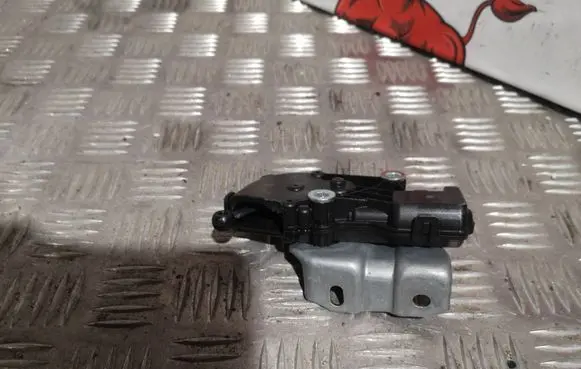 Mercedes-Benz GLE (W166 - C292) Rear door window regulator motor A1666700104 C02231104 00708070