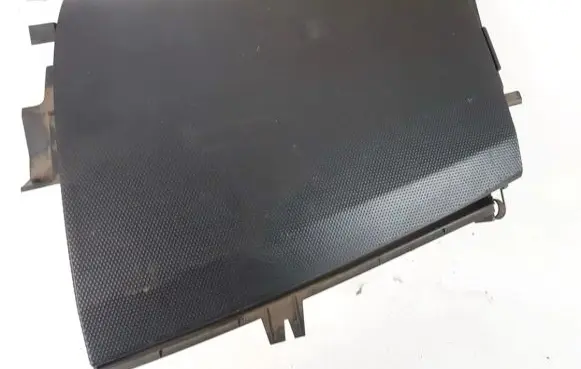 Nissan X-Trail T30 Glove box