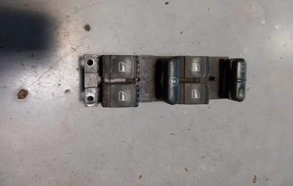 Volkswagen PASSAT B5 Electric window control switch 1J4959857