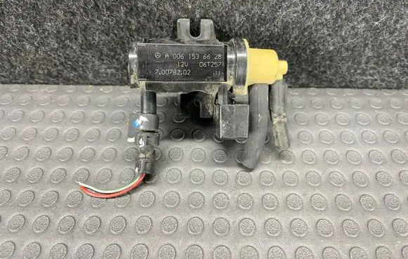 Mercedes-Benz Vito Viano W639 Turbo solenoid valve A0061536628