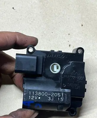 Toyota Corolla Verso E121 Air flap motor/actuator 1138002051
