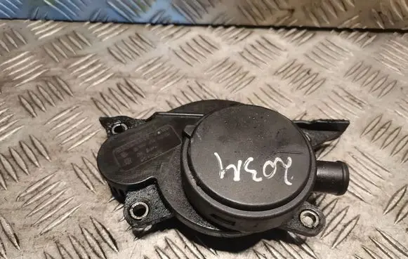 Mercedes-Benz C W203 Oil breather separator A6110160334 6110160334