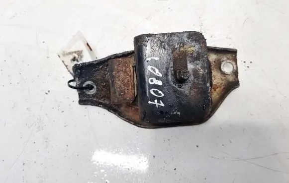 Subaru Legacy Engine mount bracket