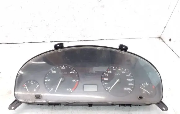 Peugeot 406 Speedometer (instrument cluster) 9630372780