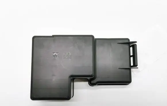 Volvo S90, V90 Fuse box cover 31676133