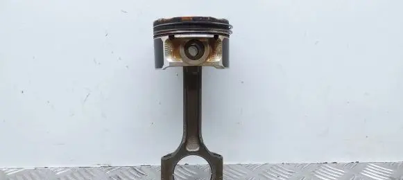 Nissan Juke I F15 Piston with connecting rod HR16