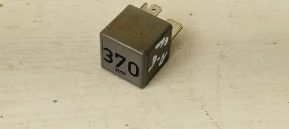 Audi A6 S6 C5 4B Other relay 8D0951253