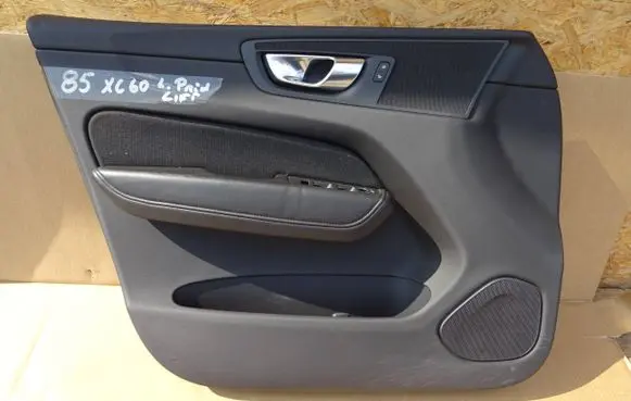 Volvo XC60 Front door card panel trim