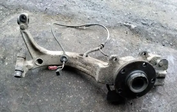 Volkswagen PASSAT B5 Front wheel hub spindle knuckle