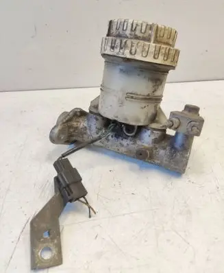 Mitsubishi Pajero Master brake cylinder 