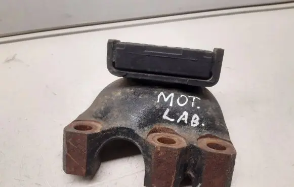 Mazda 6 Engine mounting bracket