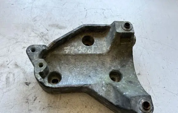 BMW X5 E70 Engine mounting bracket 59280110