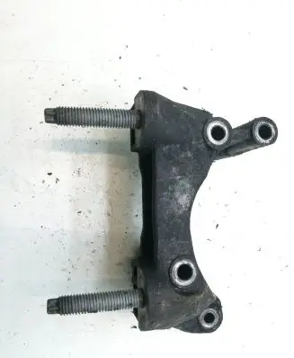 Ford C-MAX I Engine mounting bracket