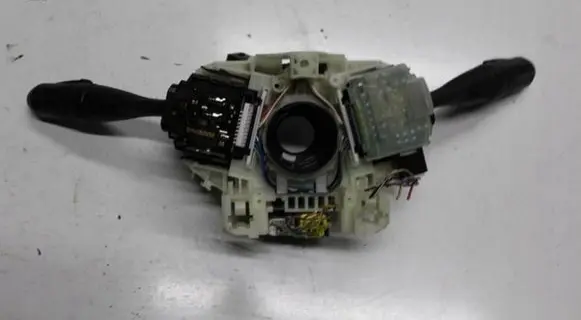 Mitsubishi Colt Tailgate/trunk/boot open switch MR587941