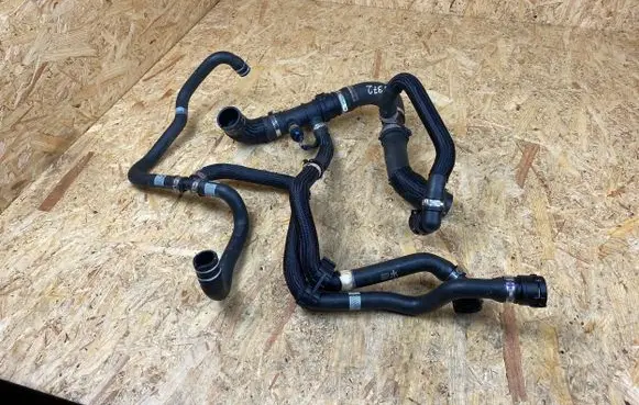 Maserati Ghibli Engine coolant pipe/hose 670177679