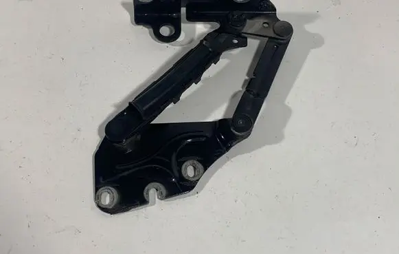 Volkswagen Golf Plus Engine bonnet/hood hinges 5M0823302