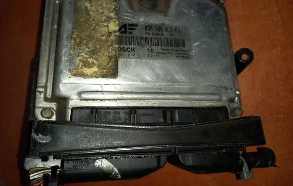 Ford Galaxy Engine control unit/module 038906019FA 1039S00471 YM2112A650KB