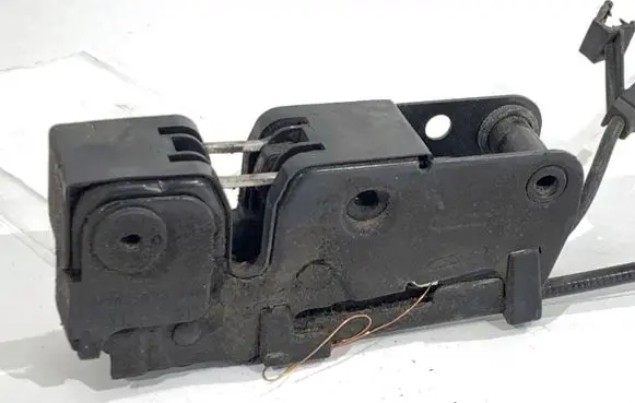 Audi A4 S4 B8 8K Engine bonnet/hood lock/catch 8K1823746