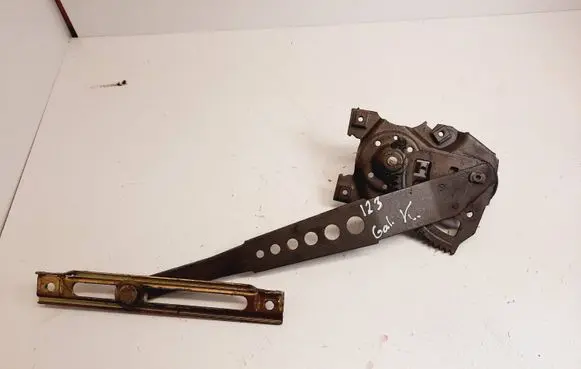Rear door manual window regulator