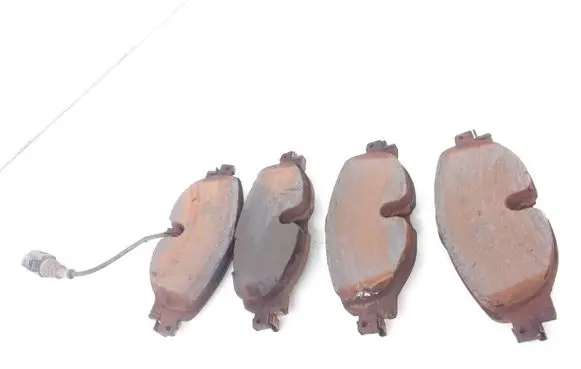 Volkswagen Golf VII Brake pads (front) 