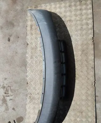 Front bumper lip