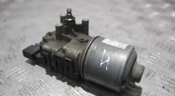 Volkswagen Golf IV Wiper motor