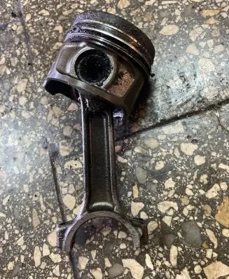 Renault Megane III Piston with connecting rod 07657H