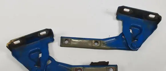 Engine bonnet/hood hinges