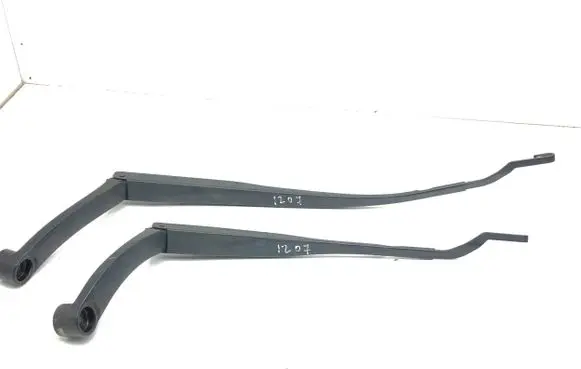Hyundai Kona I Front wiper blade arm