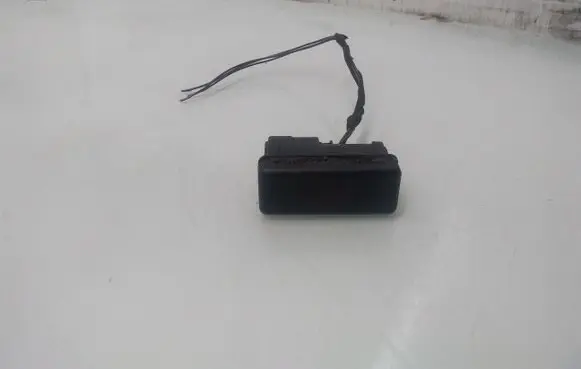 BMW 5 E39 Hazard light switch 8350947