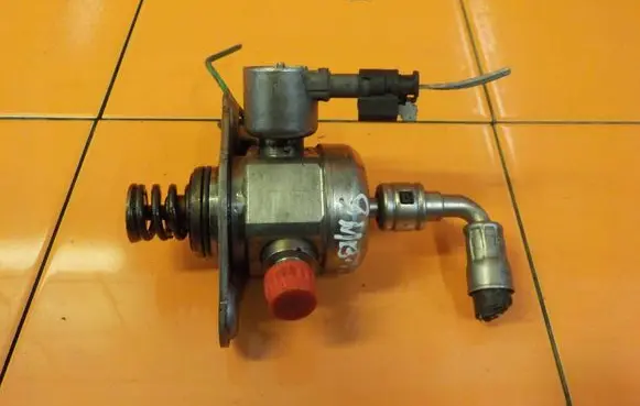 BMW 3 F30 F35 F31 Fuel injection high pressure pump 8605103