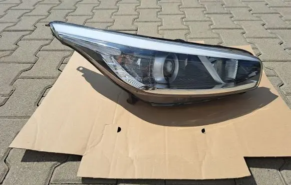 KIA Pro Cee'd II Headlight/headlamp