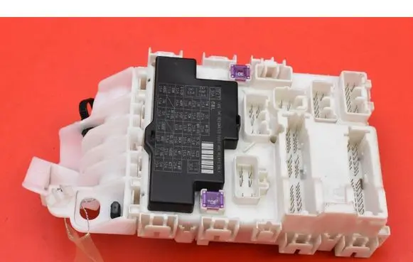 Suzuki Swift II Fuse box set P6020959