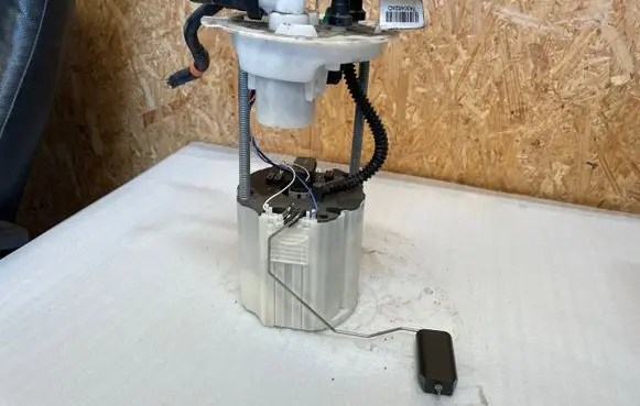 Opel Mokka X In-tank fuel pump 13592382 687925552