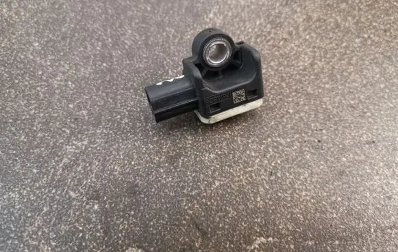 Mazda 3 II Airbag deployment crash/impact sensor 8V4T14B006AA