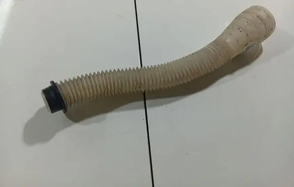 Windshield washer fluid reservoir/tank