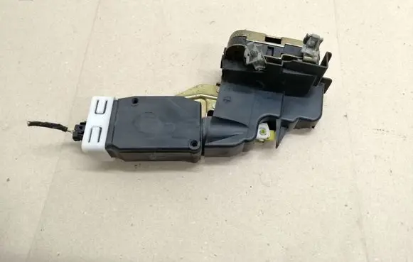 Volvo S40, V40 Front door lock