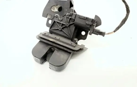 Audi A4 S4 B7 8E 8H Tailgate/trunk/boot lock/catch/latch 8E9827520A