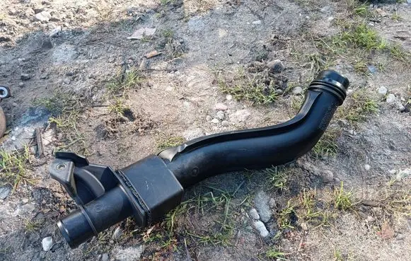 Renault Clio III Air intake duct part 8200296982