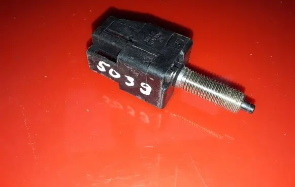 Subaru Forester SG Brake pedal sensor switch 6517H