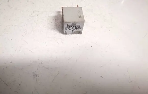 Volkswagen PASSAT B4 Other relay 357911253 14030000