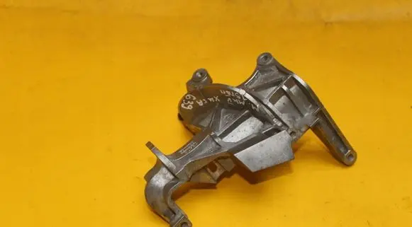 Ford Mondeo MK V Engine mounting bracket