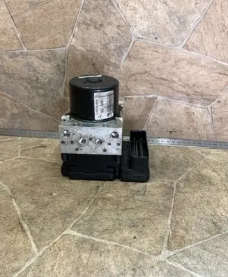 Mercedes-Benz C W204 ABS Pump A1729014100