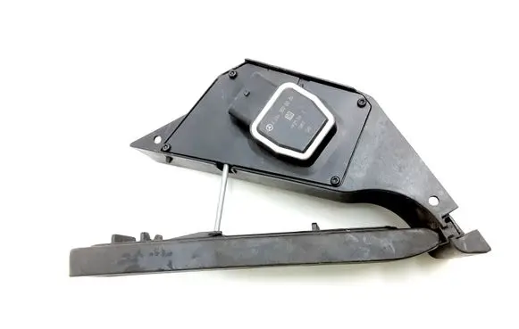 Mercedes-Benz E W211 Accelerator throttle pedal 2043000004