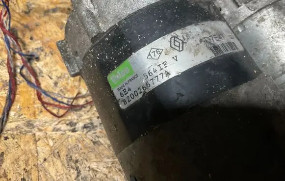 Renault Megane II Starter motor 8200266777A