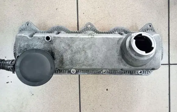 Volkswagen Golf IV Rocker cam cover 038103469E