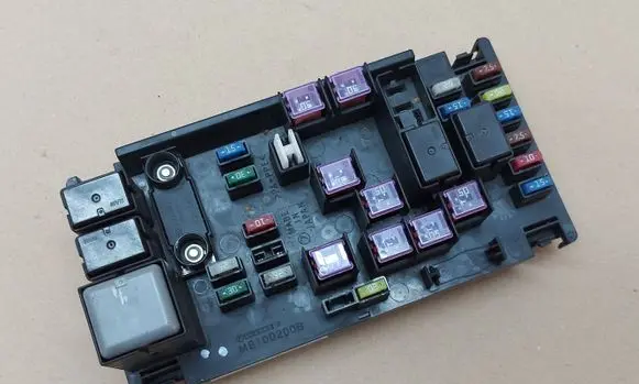 Subaru Forester SH Fuse module 82241SC070