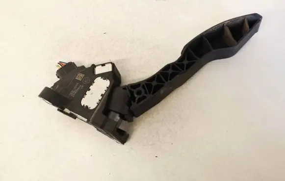 Toyota Auris 150 Accelerator throttle pedal 7811002020 78110-02020