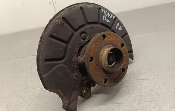 Front wheel hub