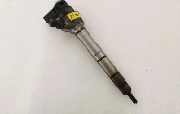 Volkswagen Golf VII Fuel injector 04L130277AC